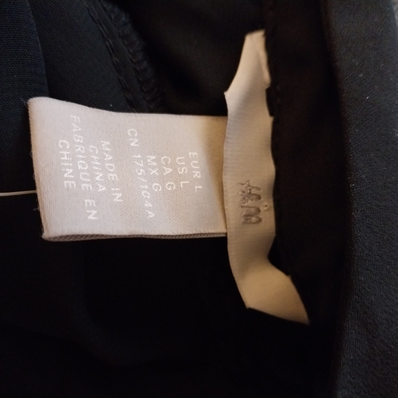 H&M NWT Dress  Size L Black Two buttons nape of neck. - Picture 7 of 9